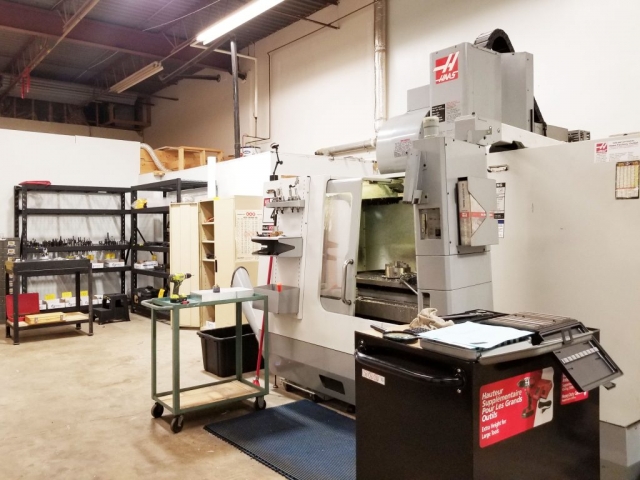 Haas milling machine VF4  with pallet changer